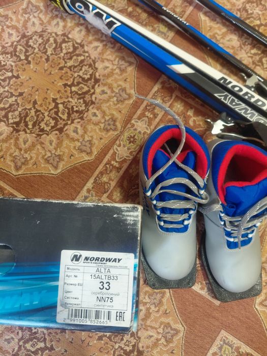 Продаётся  детский комплект лыж