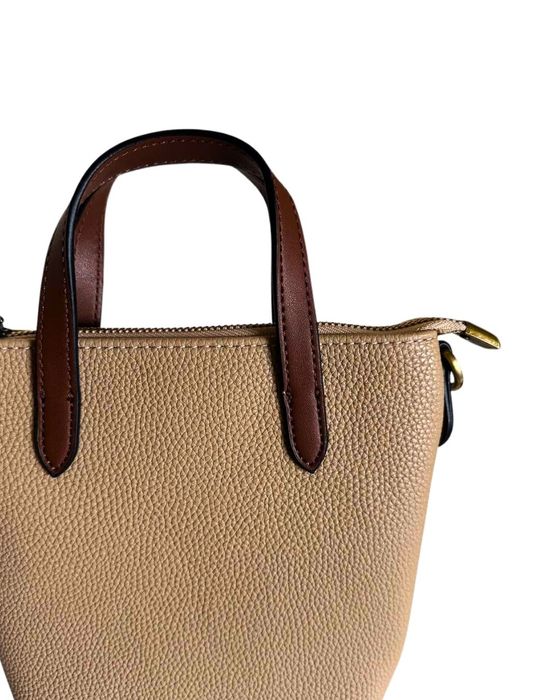 Маленькая коричневая сумочка