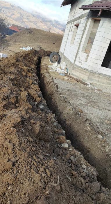 Miniexcavator de inchiriat