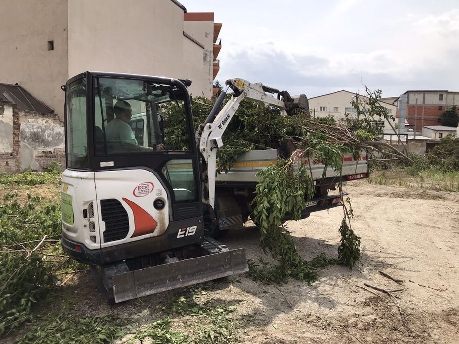 Miniexcavator picon sapaturi fundatie excavatie nivelare canal