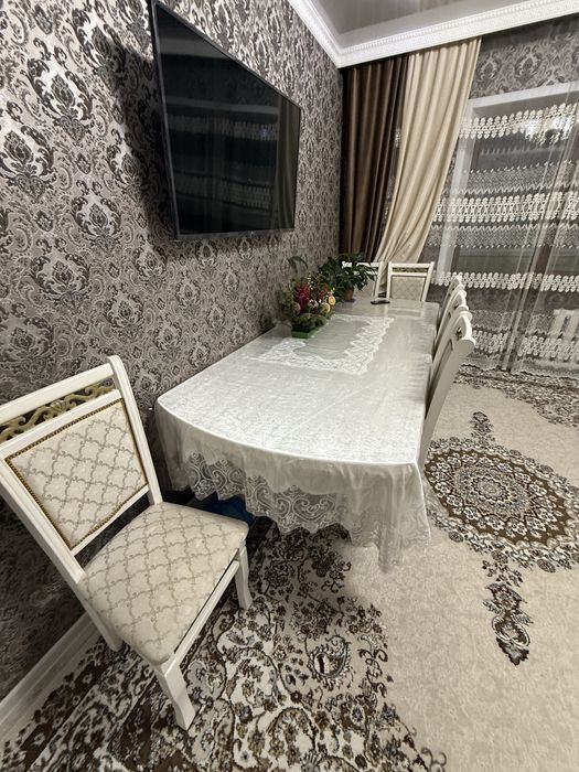 гостиный стол со стульями