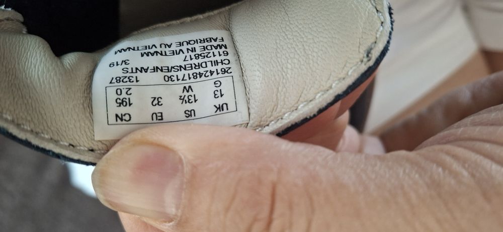 Продам кожаную обувь лоферы для мальчика