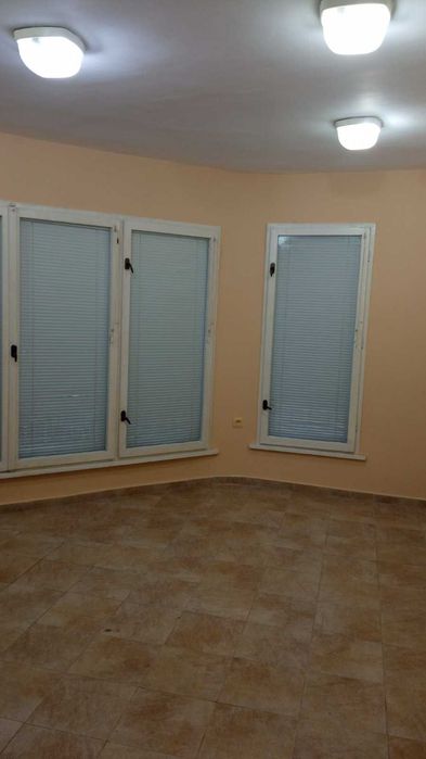 Дава се под наем Офис в Варна, Младост 1 - 30 кв.м за 255 € - Снимка #2