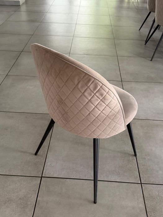 Scaune de catifea 100 buc disponibile