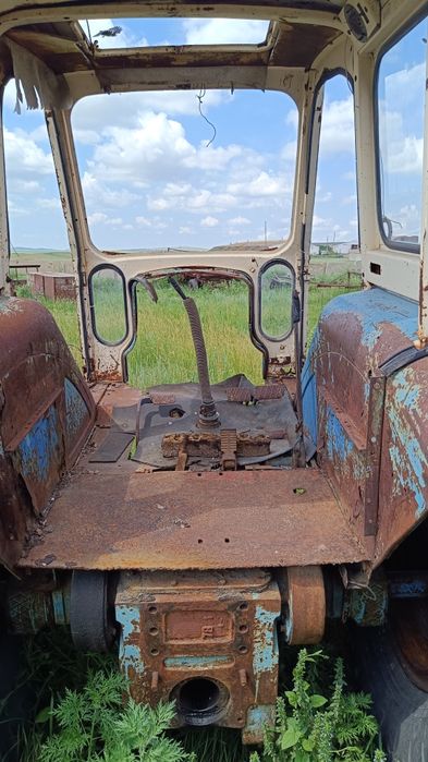 Трактор ЮМЗ задняя часть