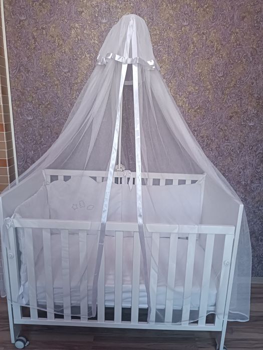 Детская кроватка,  манеж