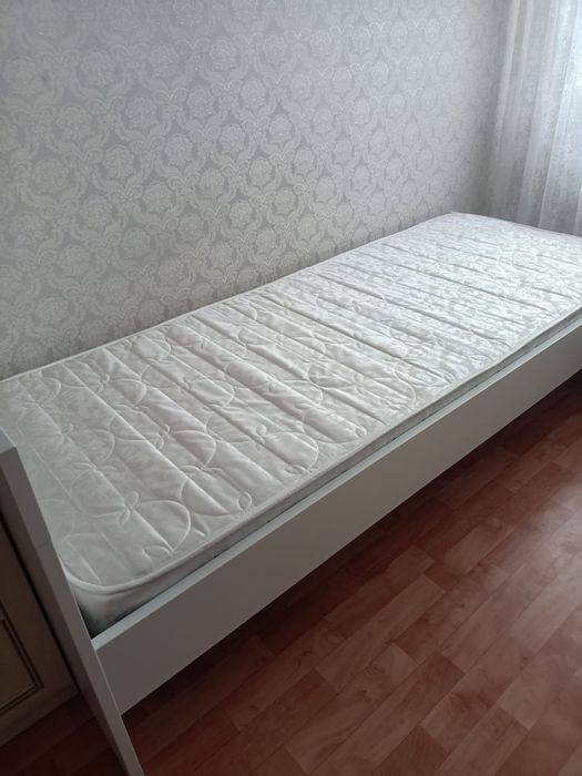 Продам спальную кровать