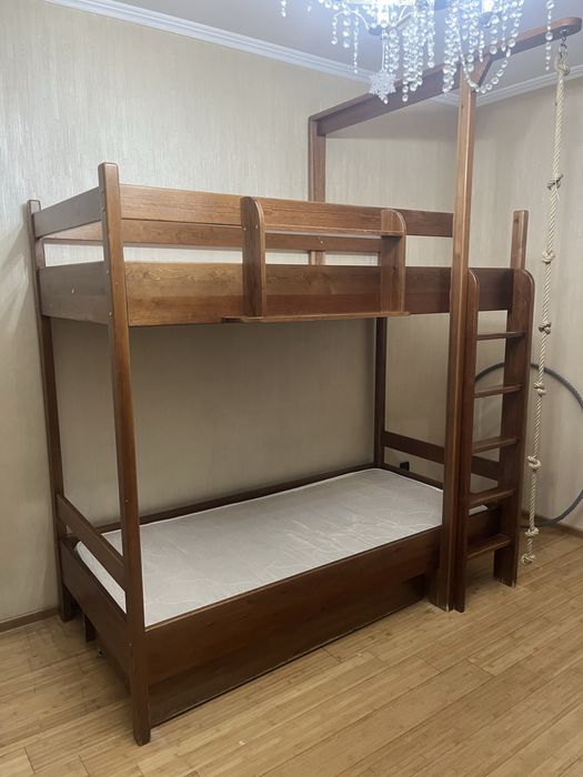 Продам двухярусную кровать в сборе