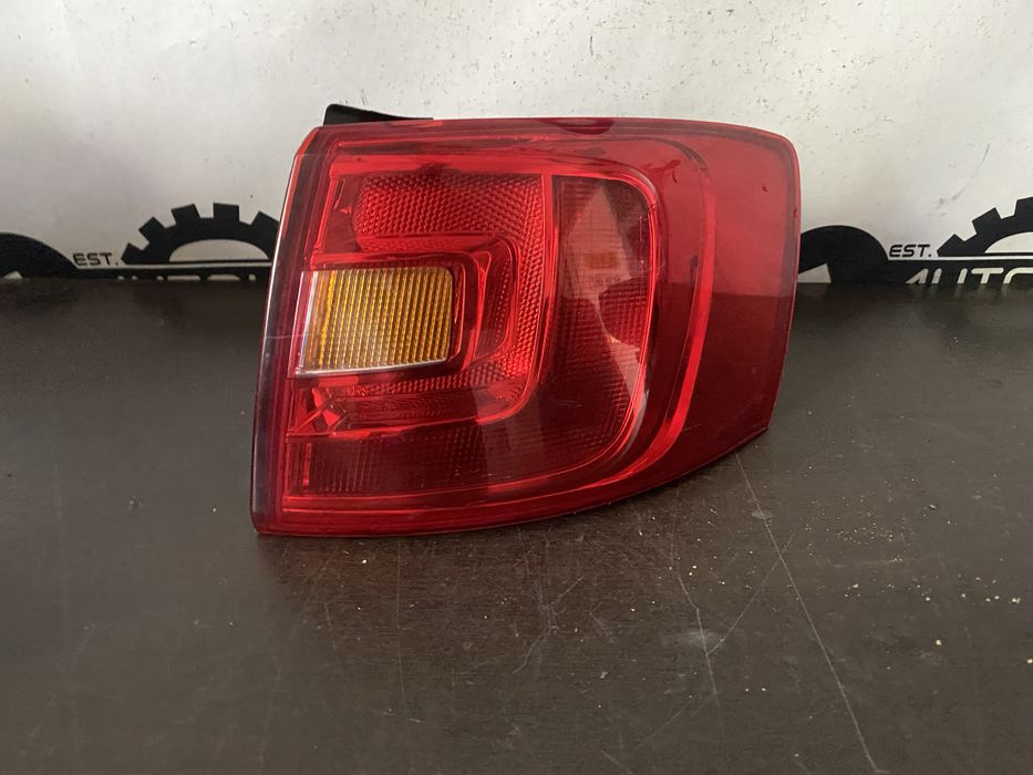 Stop dreapta pe aripa Vw Jetta an 2010-2016