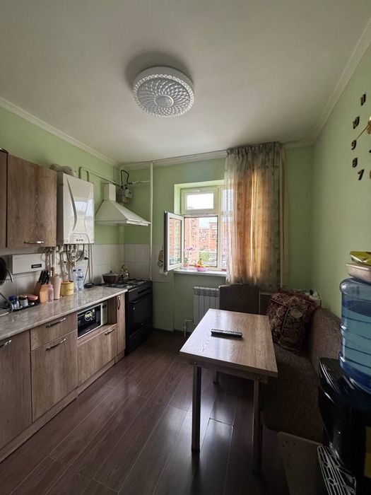 янгихает 5 А 2 хона метро олдида мебел техника