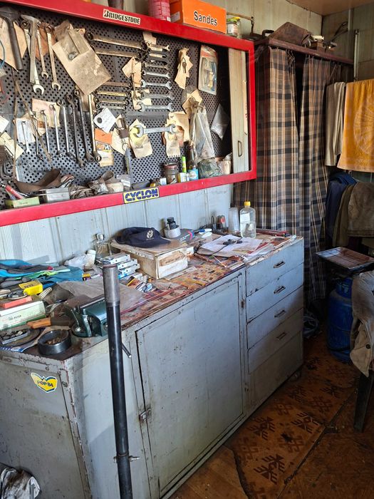 Продавам павилион работилница за авто гуми