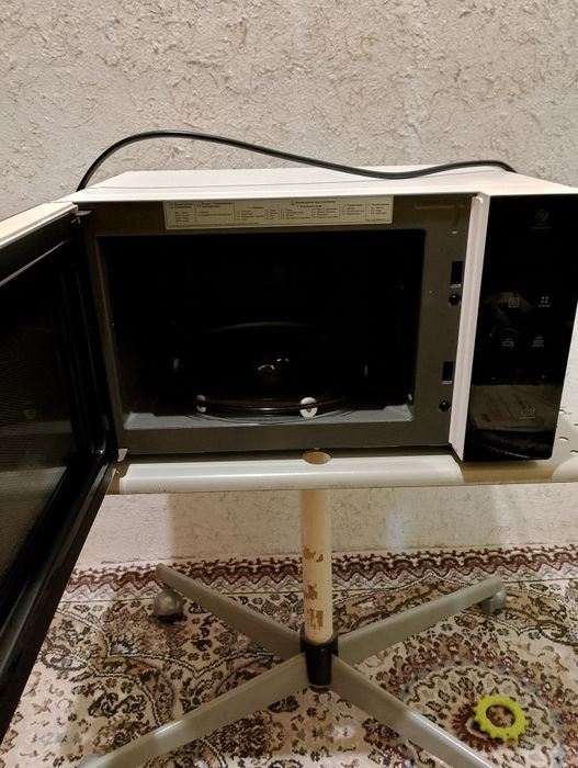 Микроволновая печь LG сенсорный,размер 20