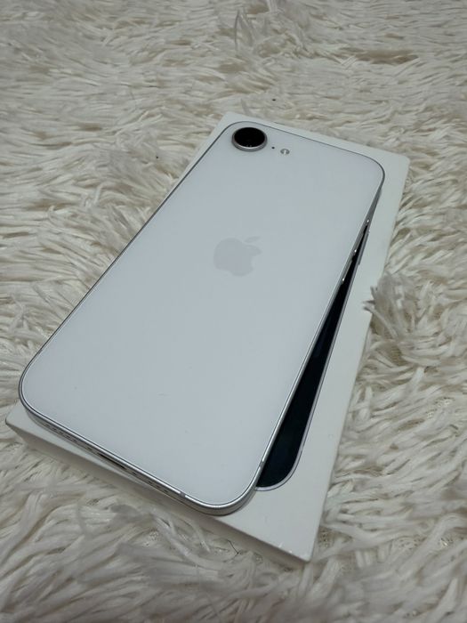 Продам Iphone 16e 128gb
