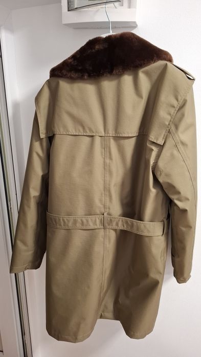 Scrurtă militară cu guler îmblănit