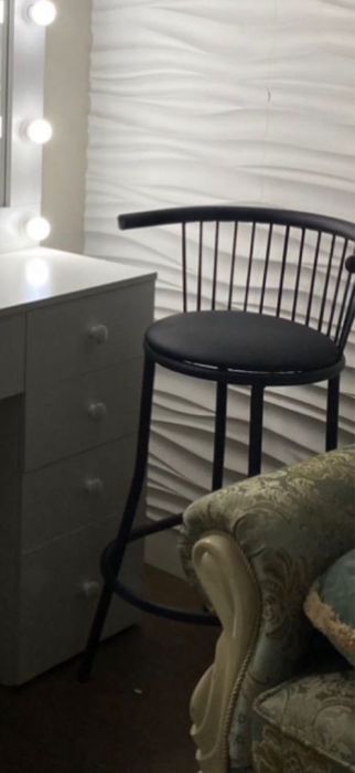 Продам барный стул черный