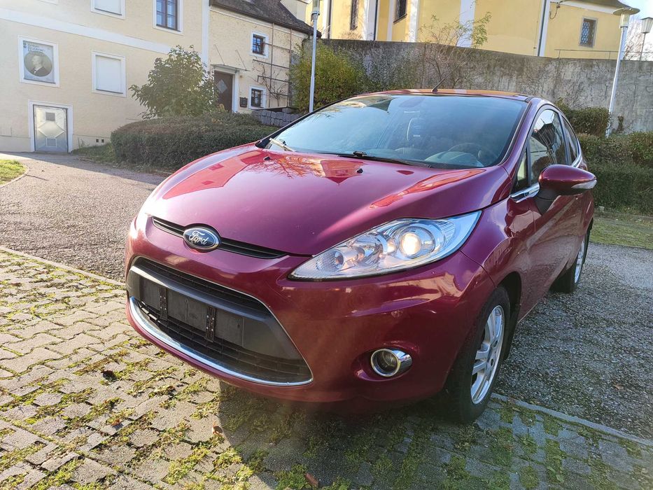 Vând Ford fiesta TITANIUM 1.6 tdci 2010