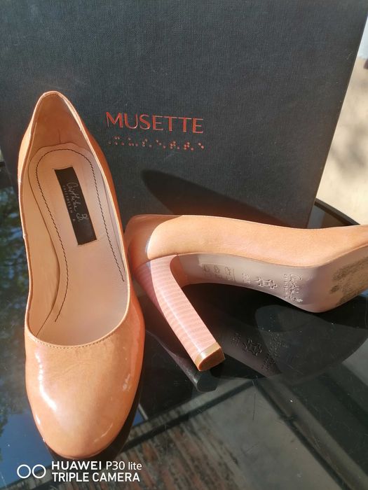 Vând pantofi din piele ,cu toc Musette Nr 36,5