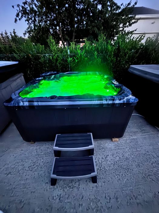 Jacuzzi Whirlpool 6 persoane spa cadă cu hidromasaj ciubăr piscină