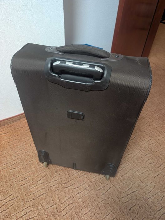 Продавам голям куфар 30кг