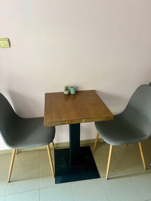 Маси от естествена дървесина и столове