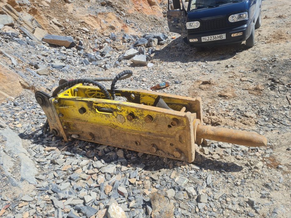 Ekskvator sotiladi 210 tali xoladi yaxshi