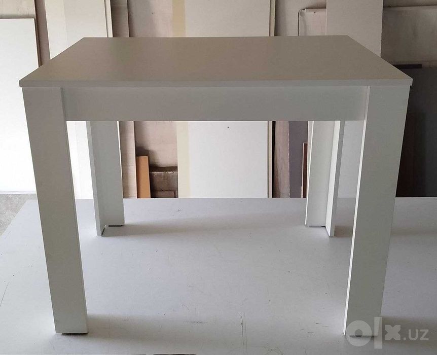 Стол кухонный легкий.