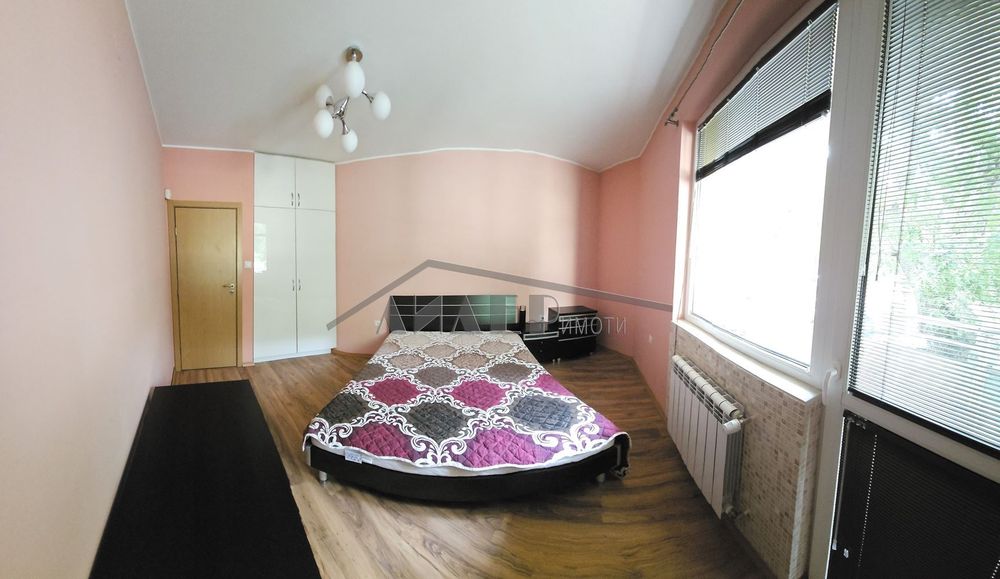 Дава се под наем Тристаен апартамент в Пловдив, Кършияка - 100 кв.м за 650 € - Снимка #8