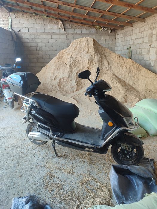Skuter sotiladi arzon