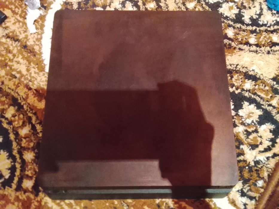 Vând PS4 slim in stare foarte buna