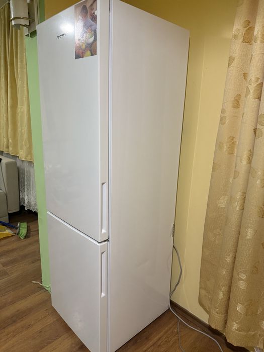 Хладилник с фризер CROWN GN 3130E