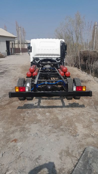 Avtobusdan terilgan Isuzu Shassi Hollata