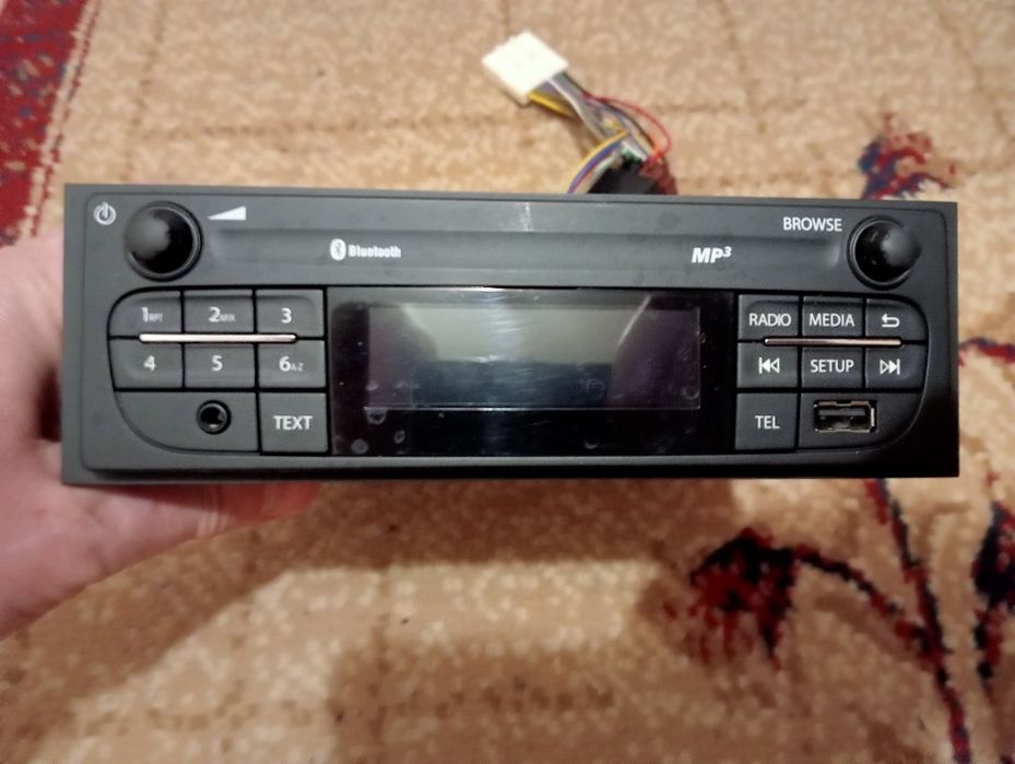 Продаётся   два  магниттфона,  автомобиль ных