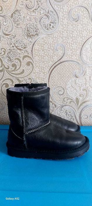 Продам детские зимние сапоги