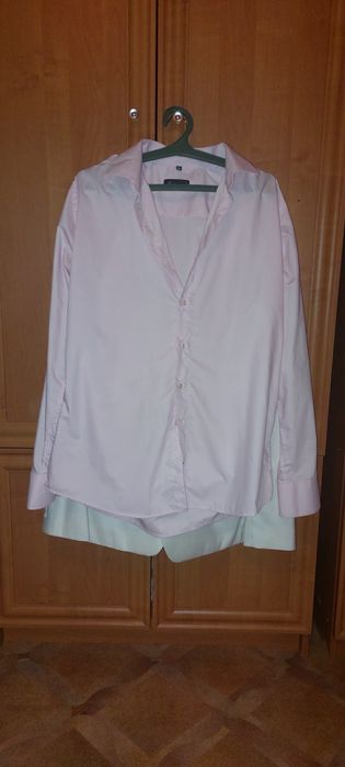 Продам белый костюм 50 размер и рубашка к нему