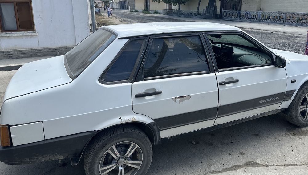 Сотилади нархи 2000 $. Самара (Седан 21099)
