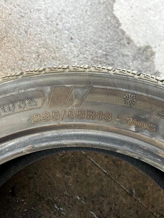235/55/19 зимний почти новый