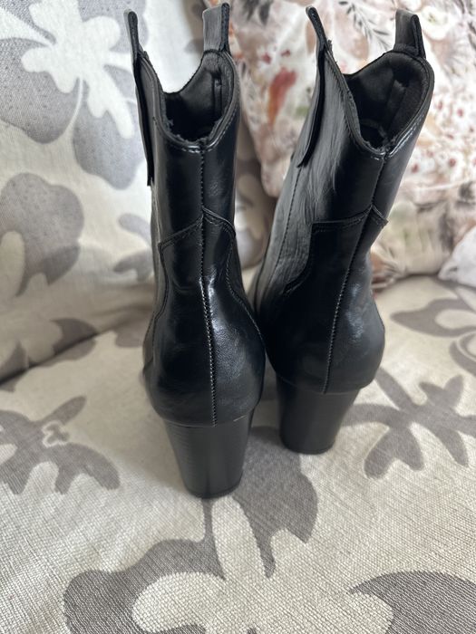 Продам ботильоны новые. На ро 37-38