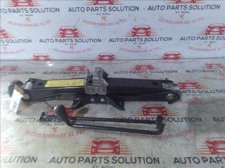 cric 2.0 d audi a 4 b 8  an fabr. 2010100