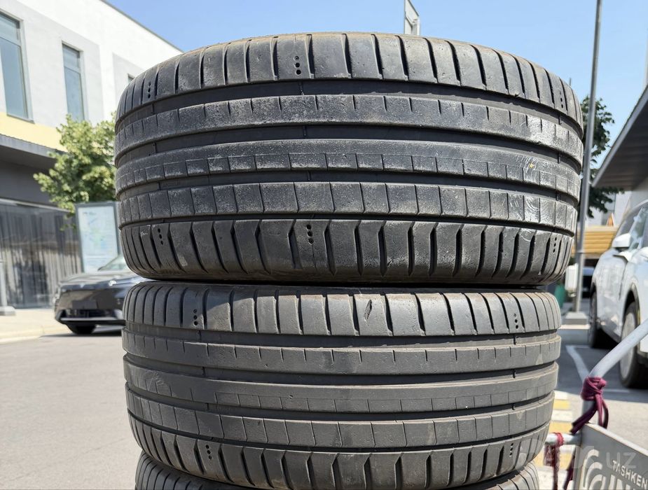 Michelin R19 245/40/19