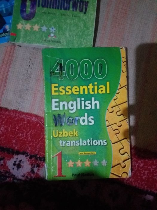 Ingliz tili kitoblar sotiladi eski ishlatilgan taxshi saqlangan
