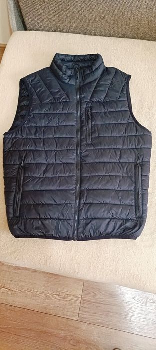 Vesta Bershka,marimea M,Negru