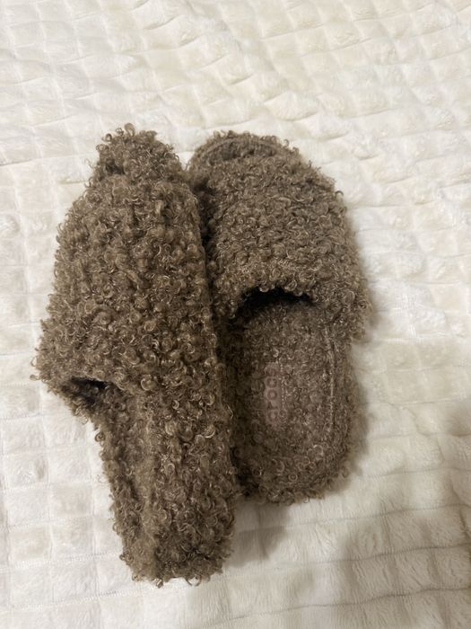 Чехли Crocs.