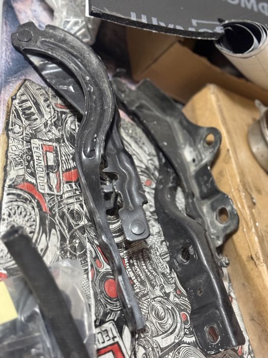 Петля капота hyundai lf оргинал