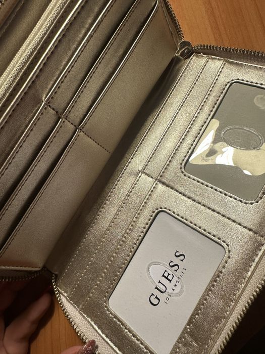 Дамско портмоне Guess