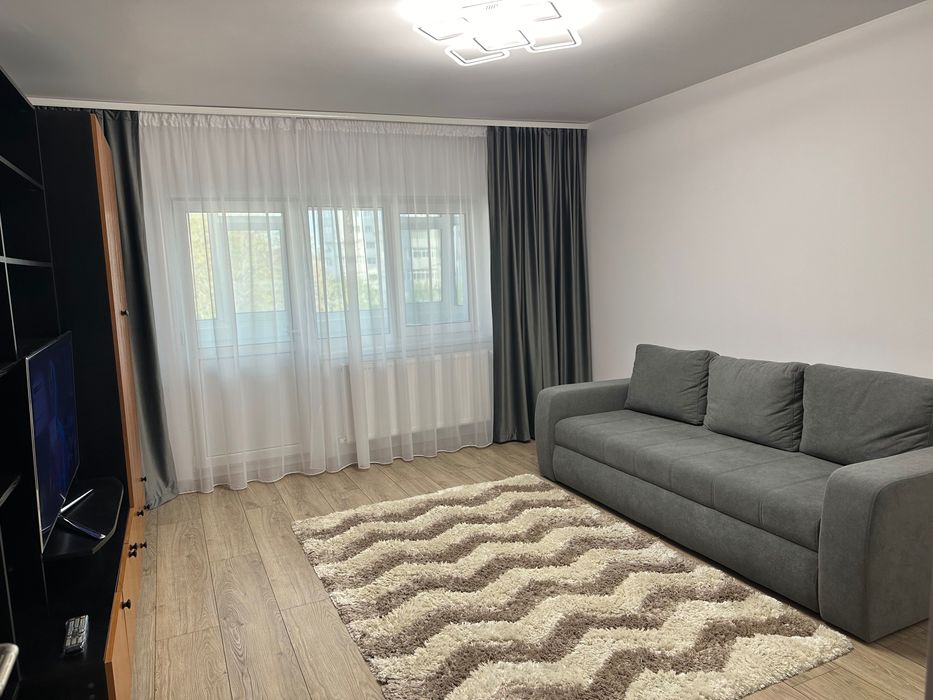 Închiriez apartament  2 camere zona Piața Traian
