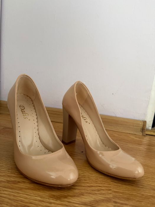 Обувки на ток, различни модели, черно и бежово