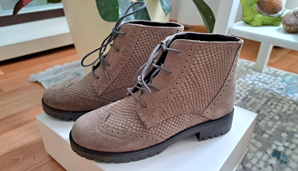 Pantofi, botine din piele cu siret