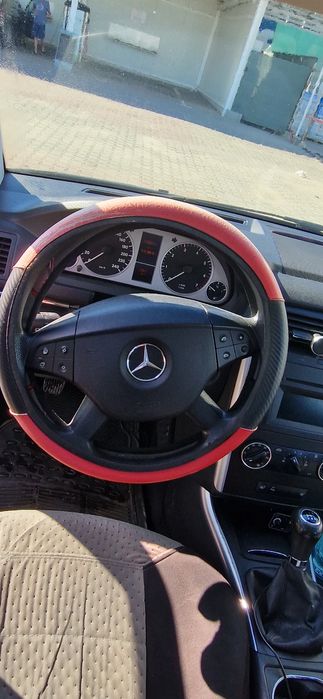 Mercedes Benz B180
