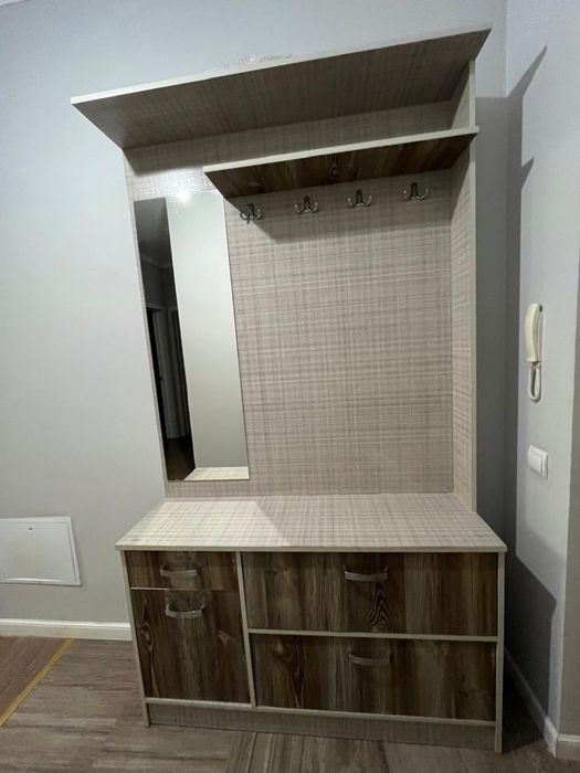 Продам Шкаф в прихожку