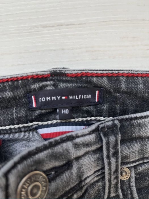 Vand blugi de firma pentru copii